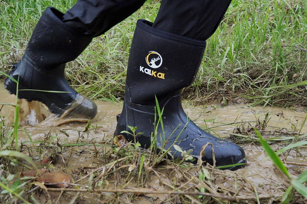 Kalkal work boots in the wetland