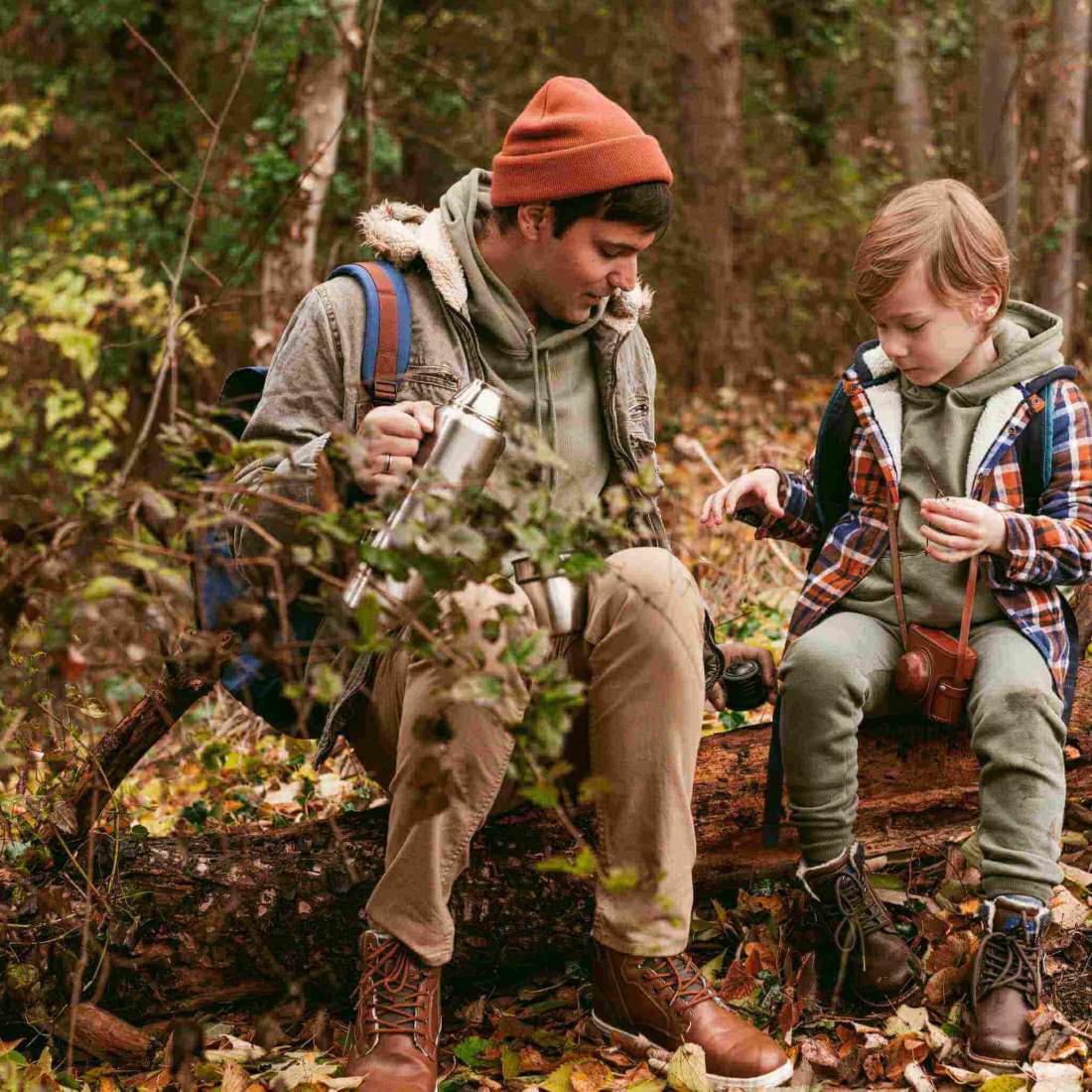man and kid's hunting trip - Image by Freepik