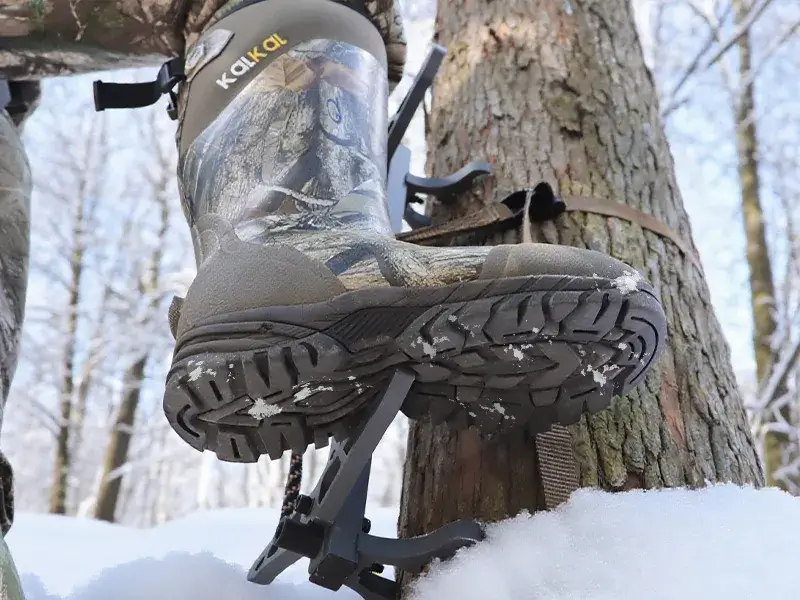 climbing sticks with anti-slip steps, making tree climbing safe and stable in wet or snow lands