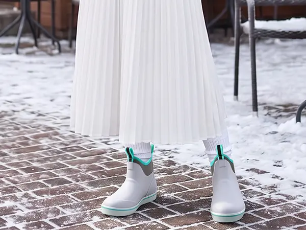 Woman wearing warm Kalkal deck boots on a winter walk